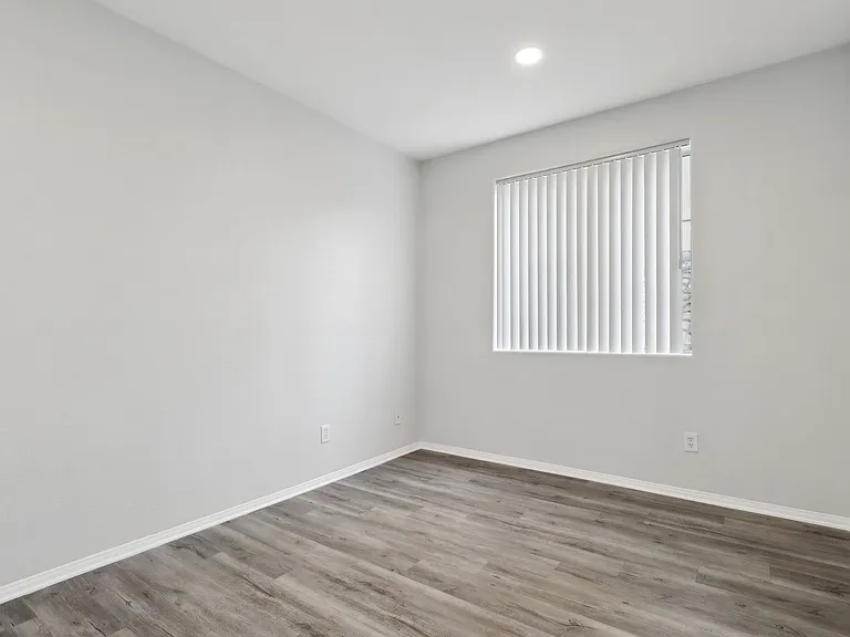 114 North Doheny Drive — Photo 38