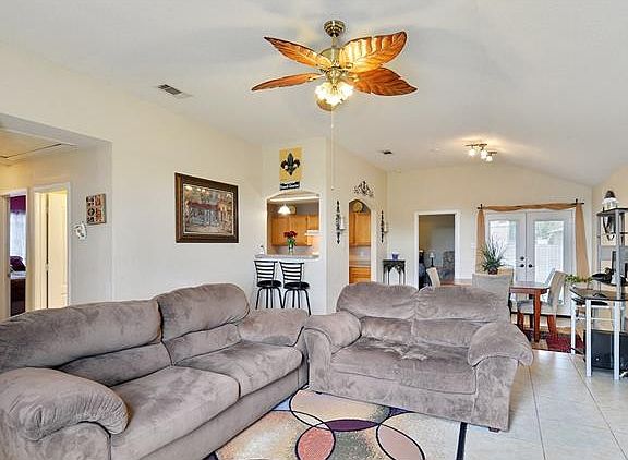 2nd image of 208 Sweet Pea Ln