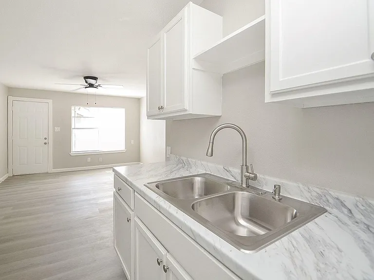 6010 Collingsworth St #2 — Photo 10