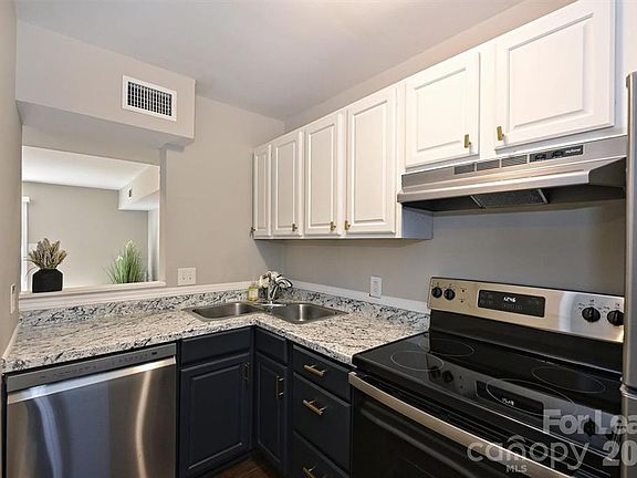 3rd image of 951 Hollywood St APT F