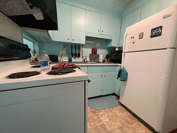 5th image of 320 N Pacific St APT 1