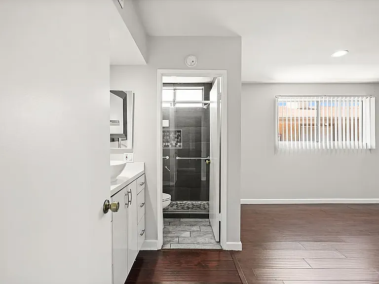 5500 Lindley Ave #209 — Photo 10