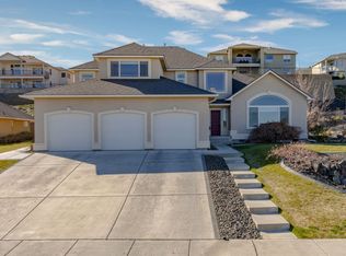1639 Meadow Hills Dr, Richland, WA