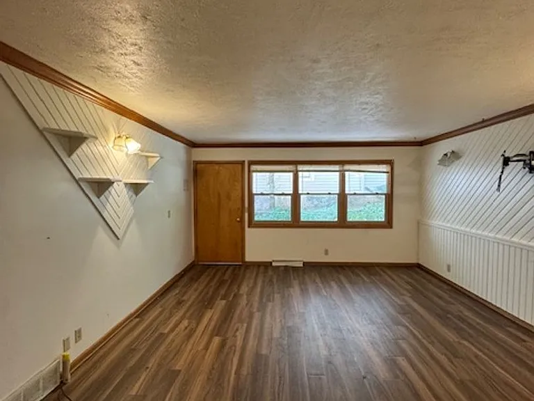 816 E Gorham St — Photo 2
