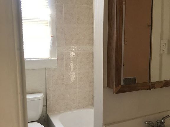 3rd image of 25 1/2 W Franklin St APT 7
