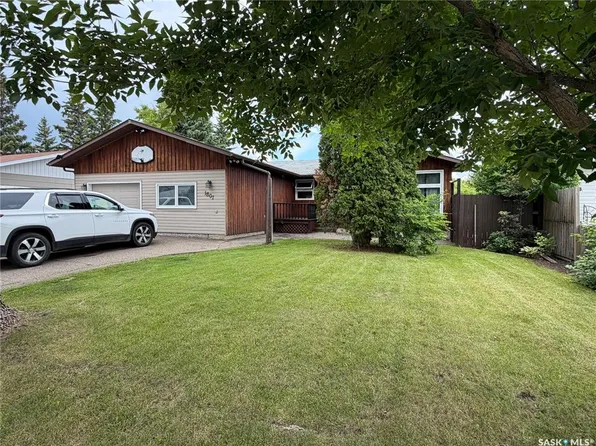 UNIT Crescent-1801 Centennial CRESCENT, North Battleford, SK S9A 3J2