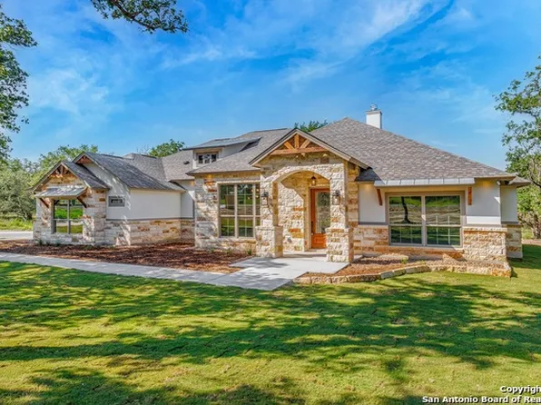 180 Crescent Ridge, Adkins, TX 78101