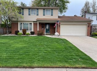 2140 Gorno Ct, Trenton, MI 48183