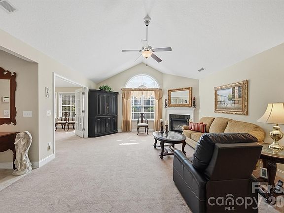 5th image of 808C Wynnshire Dr