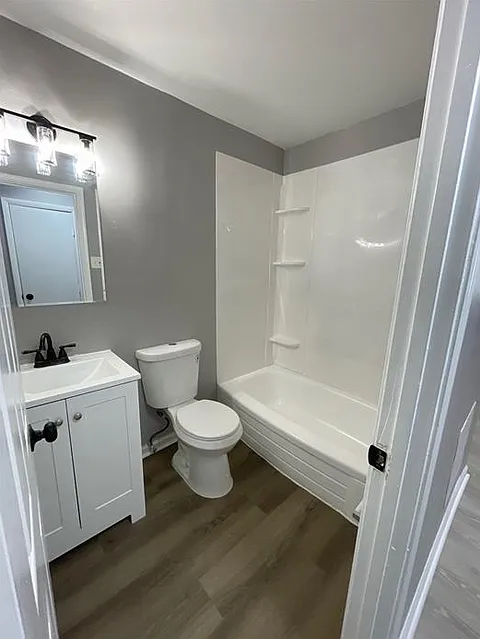 2 bed, 1.0 bath, $1,175 — Photo 3