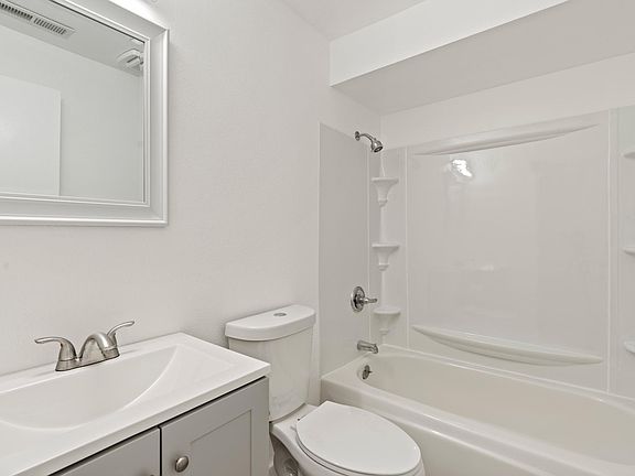 2nd image of 9907 NE 124th St #B817