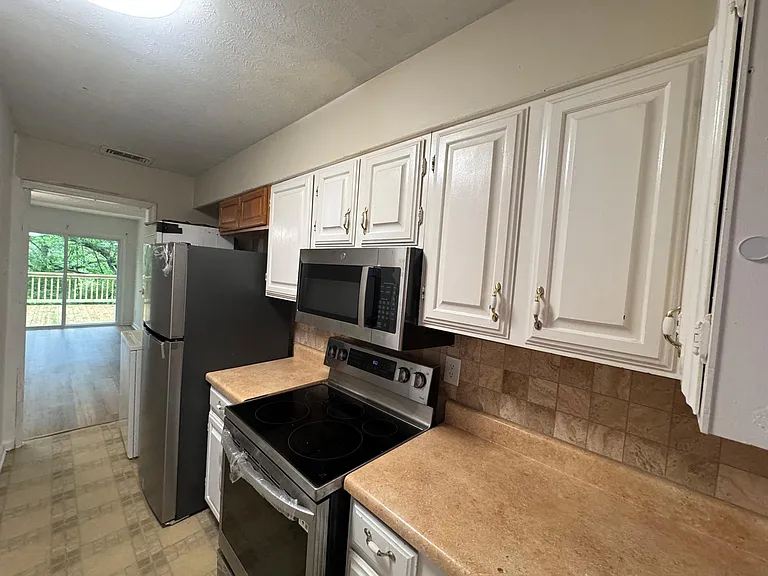 129 Eaglewood Way — Photo 4