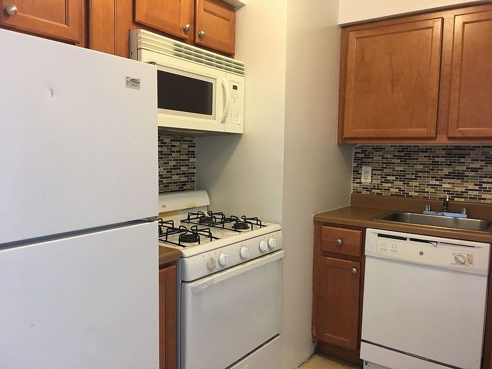 2nd image of 2483 Cambreleng Ave APT 19