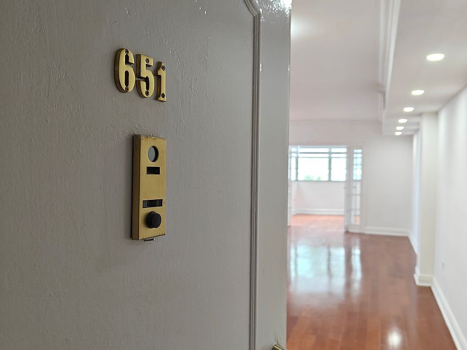 1st image of 825 Brickell Bay Dr APT 651