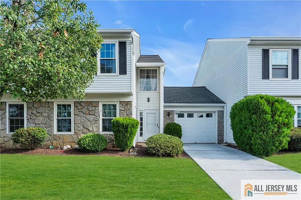 2 bed, 1.5 bath, 1490 sqft, $2,850 — Photo 1