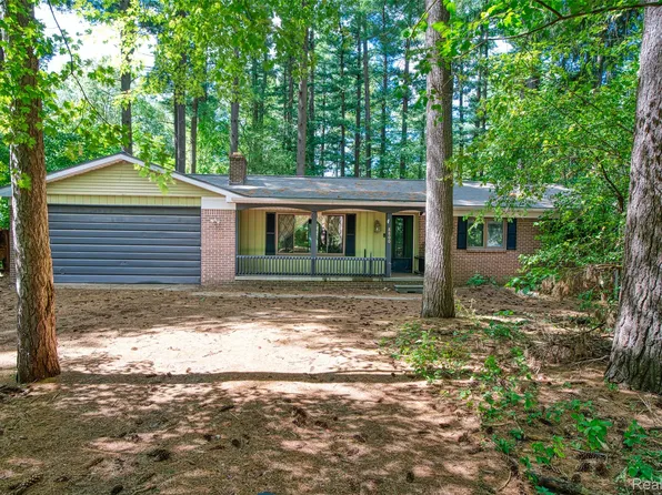 8800 Evergreen Rd, Brighton, MI 48116