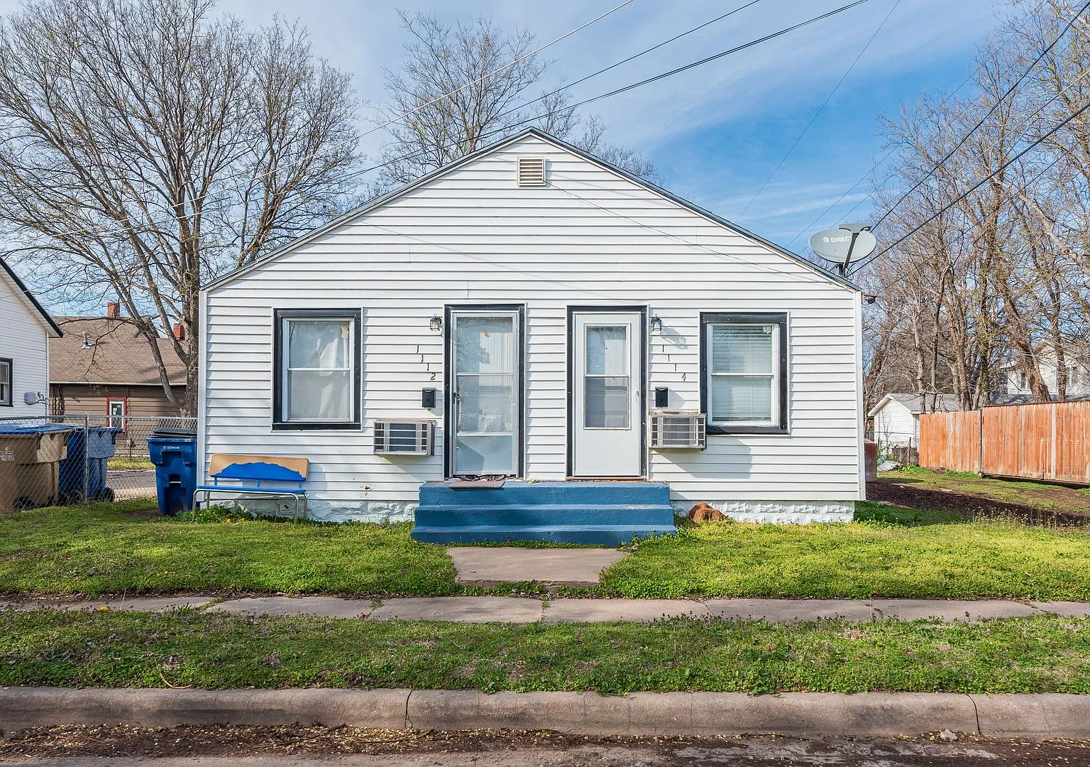 Centrally located 1 Bed 1 Bath Duplex! — Photo 1