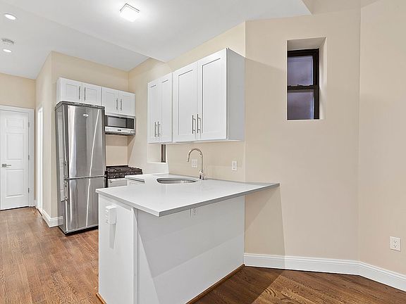 2nd image of 420 E 66th St APT 3D