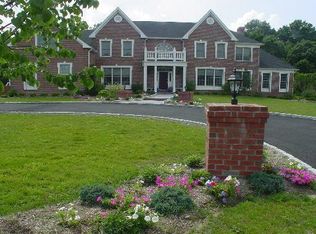 6 Pond View Rd, Newtown, CT 06470