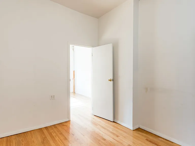 215 Franklin St #1R — Photo 11