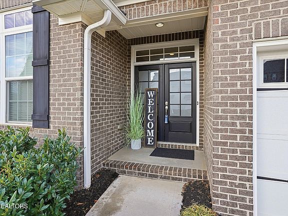 4th image of 521 Vivian Lee Ln