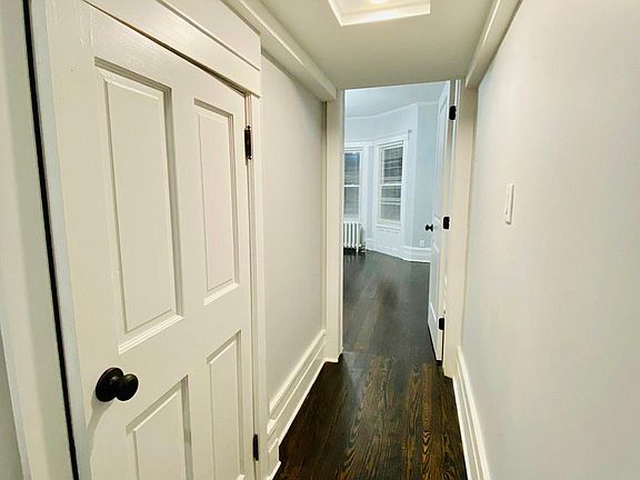 5th image of 174 Archer Ave #1