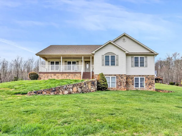 1039 Strawberry Hill Ct, Goodview, VA 24179