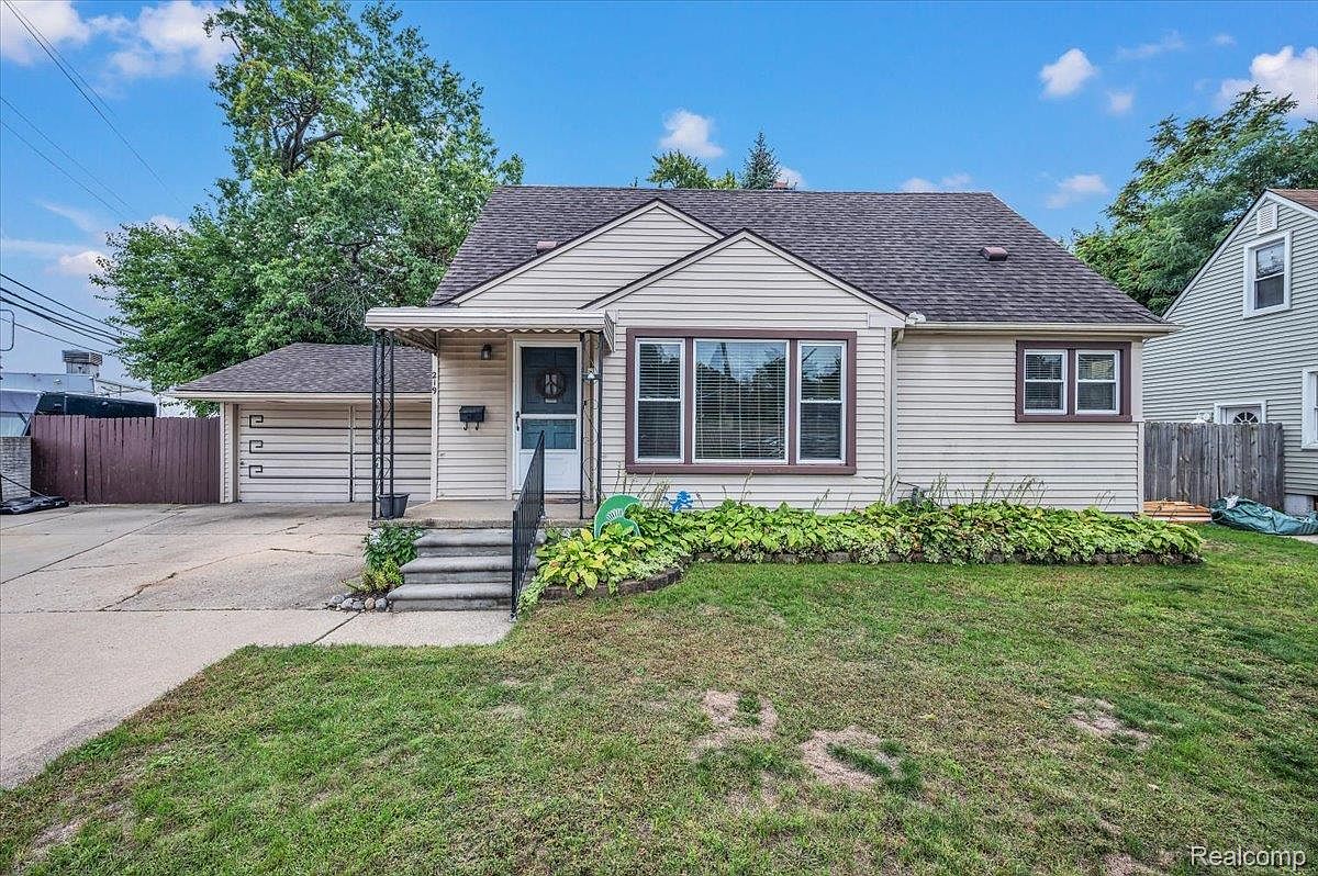 219 Adams Ct, Ferndale, MI 48220