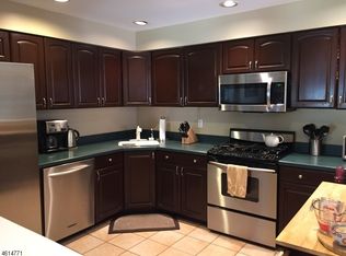 70 Edgefield Dr, Morris Plains, NJ 07950