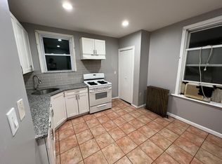16 Bayside Pl #1A, Jersey City, NJ 07305