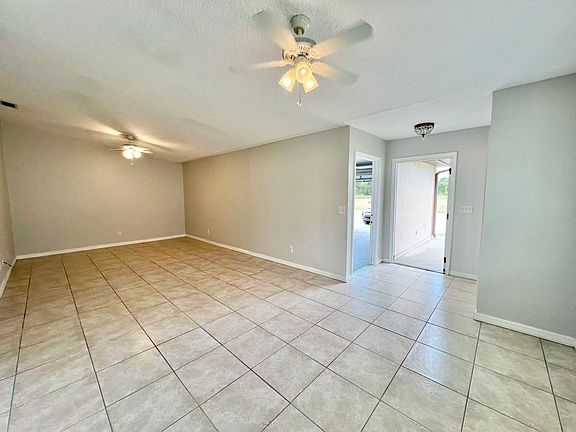 3rd image of 4403 Sherwood Forest Dr