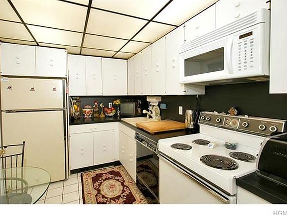 5th image of 300 High Point Dr APT 307