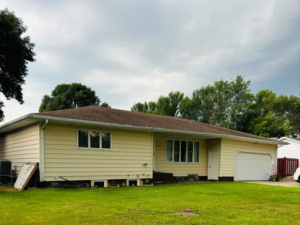 1308 McGovern Ave, Aberdeen, SD 57401