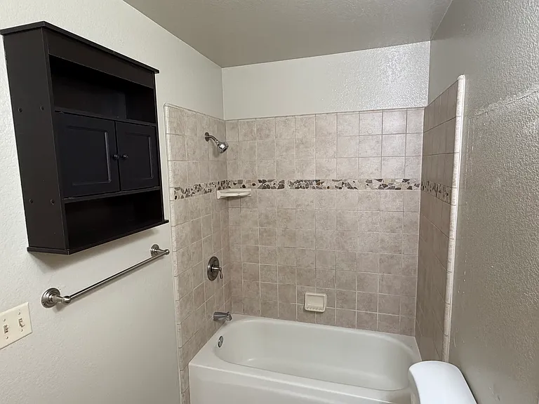 4904 Saddlerock Way — Photo 11