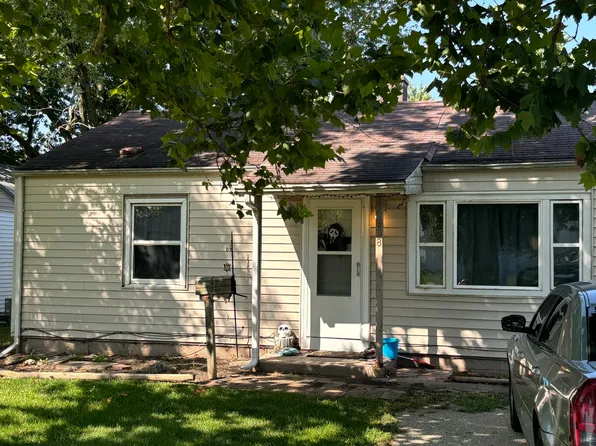 438 S Cherry St, Paxton, IL 60957