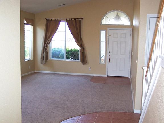 4th image of 741 Hillock Dr