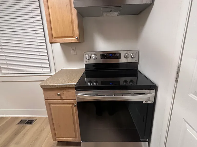 2120 Emmons Ave — Photo 12