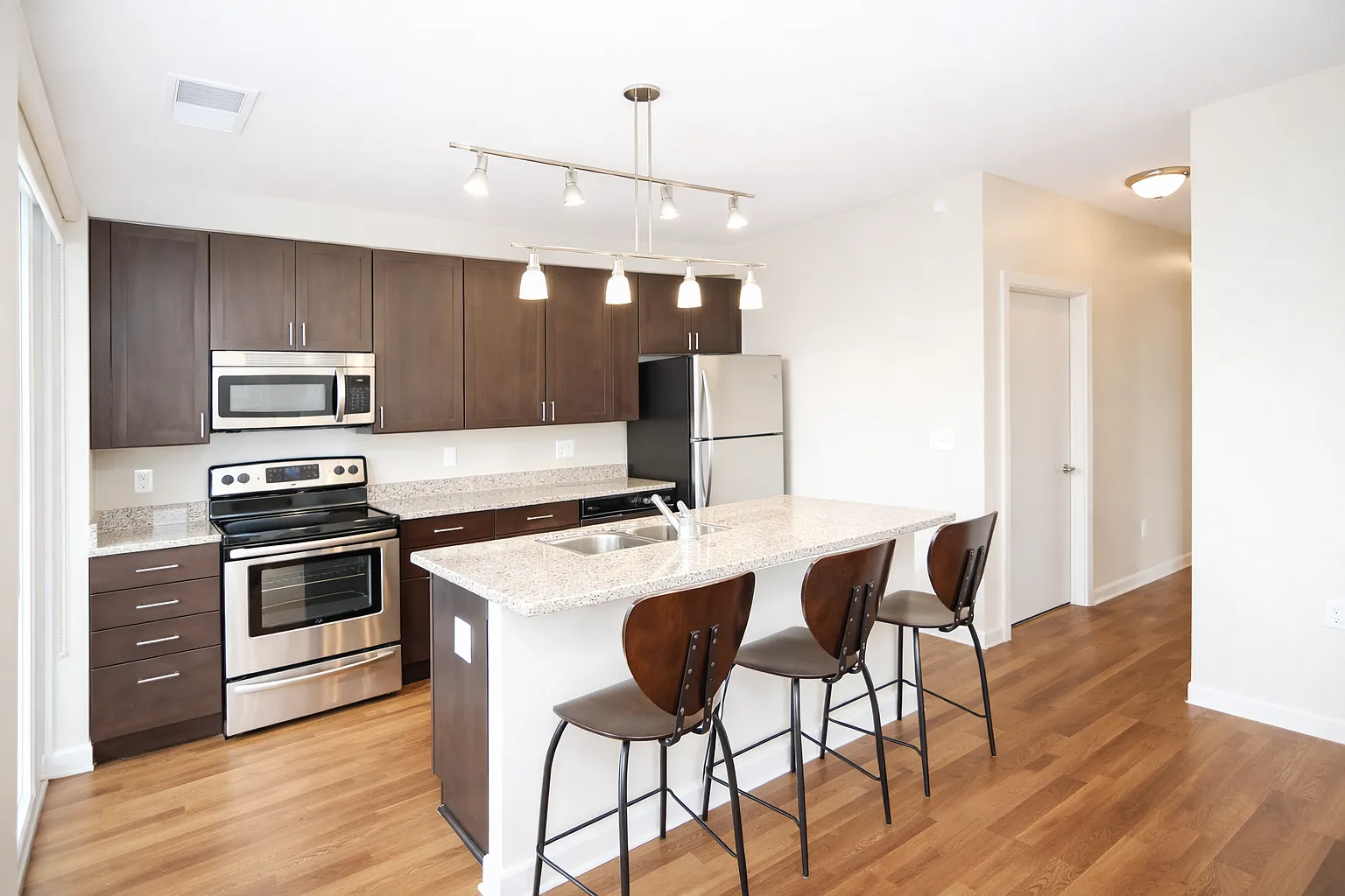 4 bed, $700 — Photo 3