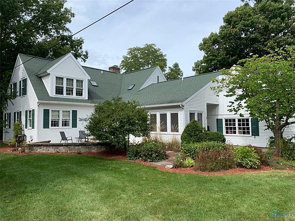 2nd image of 525 Parkview Ave