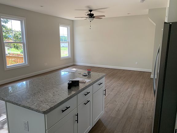 4th image of 15303 American Legion Dr