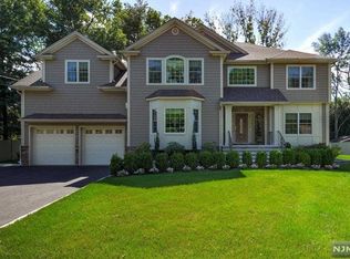 27 Libby Ave, Pompton Plains, NJ 07444