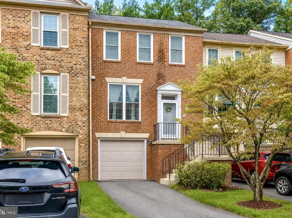 4267 Fox Lake Dr, Fairfax, VA 22033