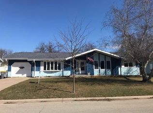 714 S 11th St, La Crescent, MN 55947