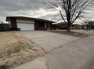 2514 Indian Trl, Hays, KS 67601