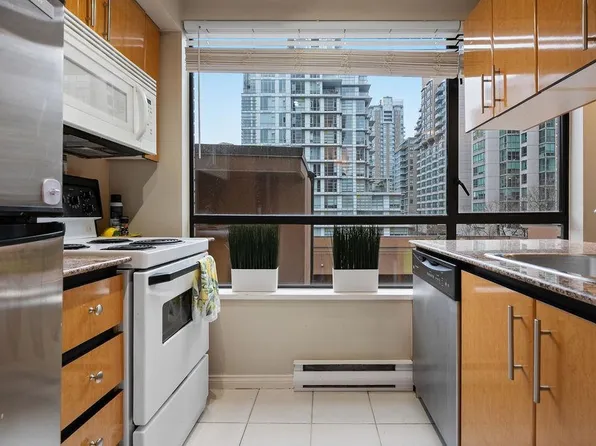 1189 Howe St #609, Vancouver, BC V6Z 2X4