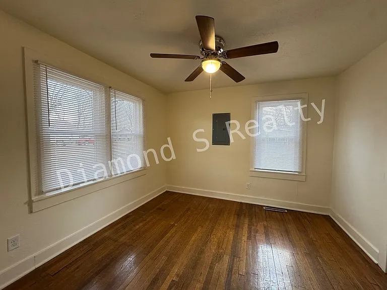 2711 W Olive St — Photo 7