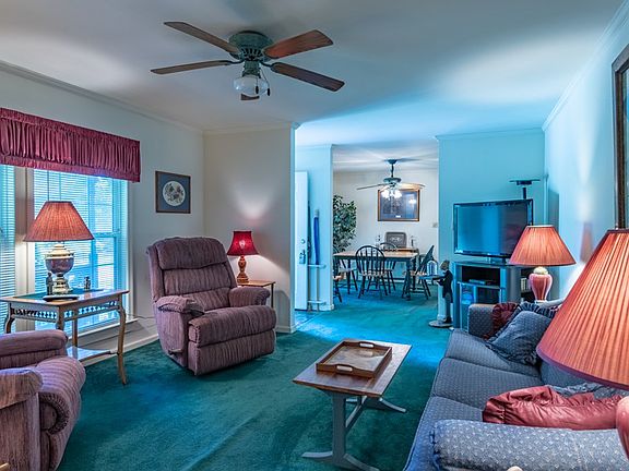 4th image of 255 Hemlock Dr
