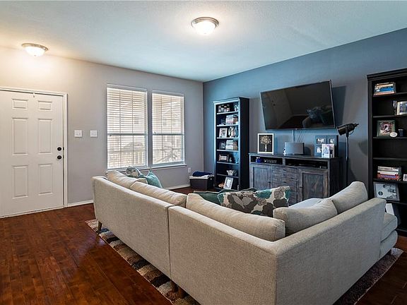 4th image of 1617 Cambridge Dr