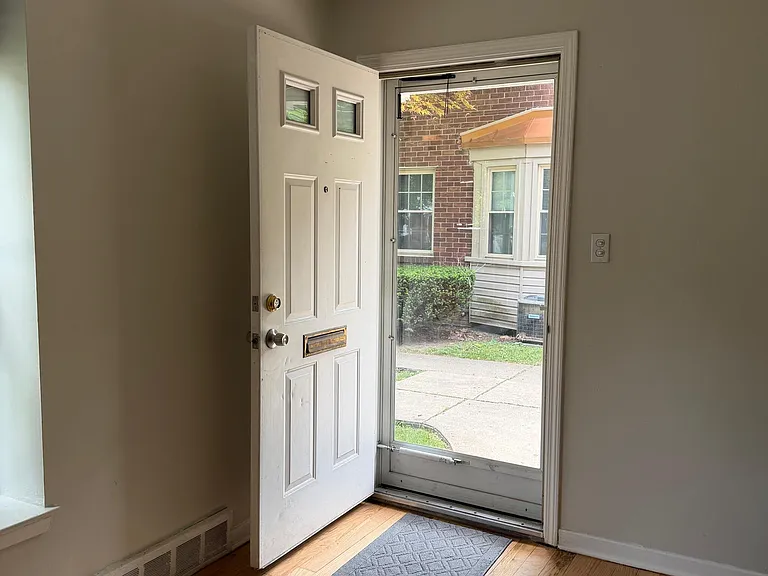 3770 Brewster St — Photo 25