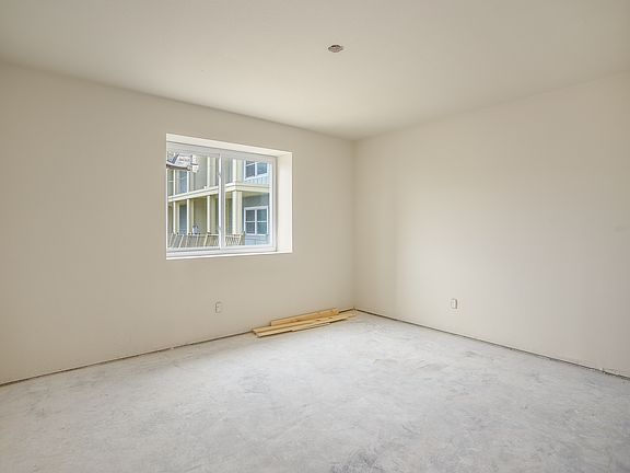 5th image of 1107 E 11th St